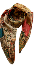 Load image into Gallery viewer, Quilt Silk Carré
